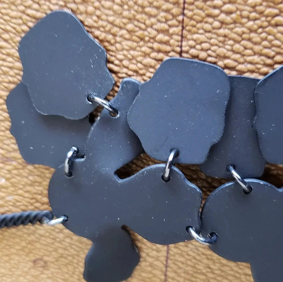 *NECKLACE black on  black flower 16" to 18"* - Picture 3 of 8